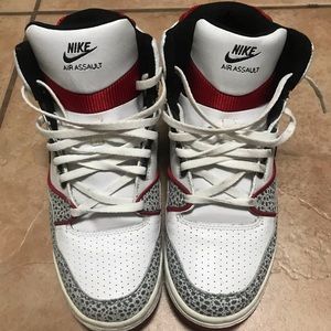 Youth Nike Air Assault in size 6.5Y